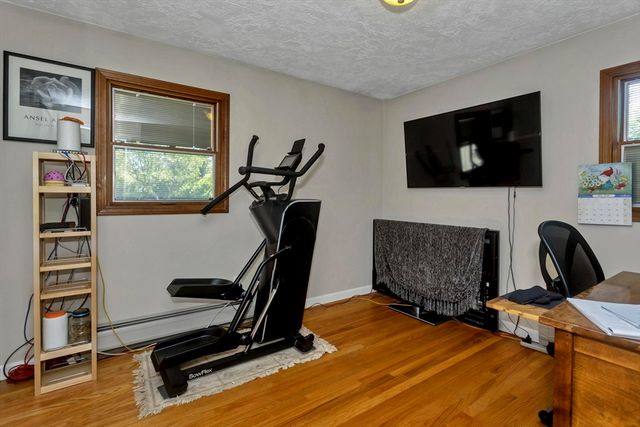 23 Beyer Dr, Easthampton, MA 01027