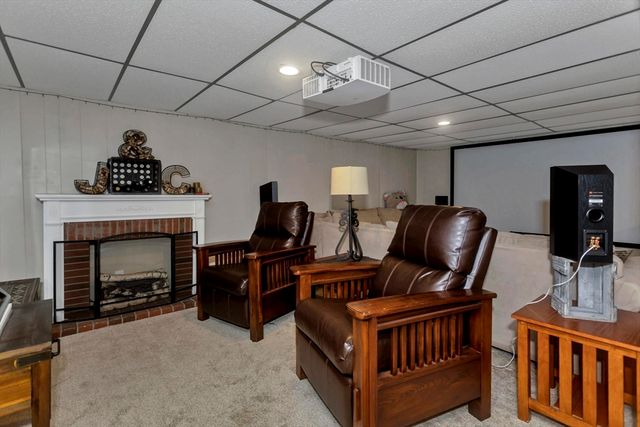 23 Beyer Dr, Easthampton, MA 01027