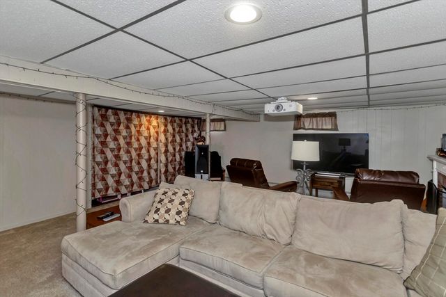 23 Beyer Dr, Easthampton, MA 01027