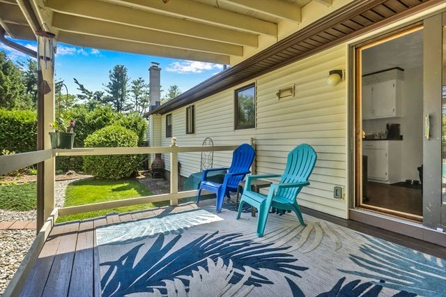 23 Beyer Dr, Easthampton, MA 01027