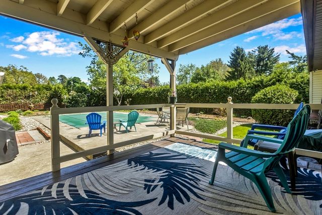 23 Beyer Dr, Easthampton, MA 01027