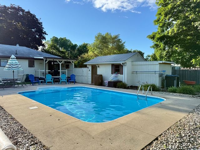 23 Beyer Dr, Easthampton, MA 01027