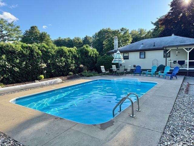 23 Beyer Dr, Easthampton, MA 01027