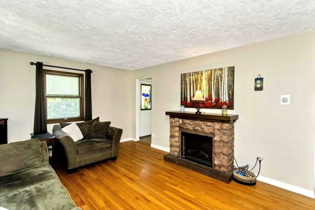 23 Beyer Dr, Easthampton, MA 01027