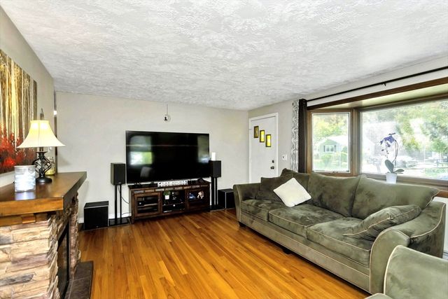23 Beyer Dr, Easthampton, MA 01027