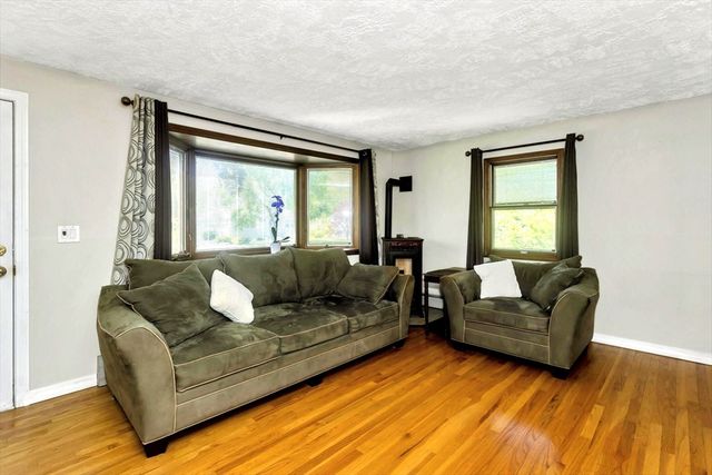 23 Beyer Dr, Easthampton, MA 01027