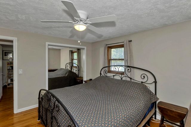 23 Beyer Dr, Easthampton, MA 01027