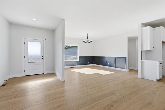 5555 E Wild Horse Drive, Springfield, MO 65802