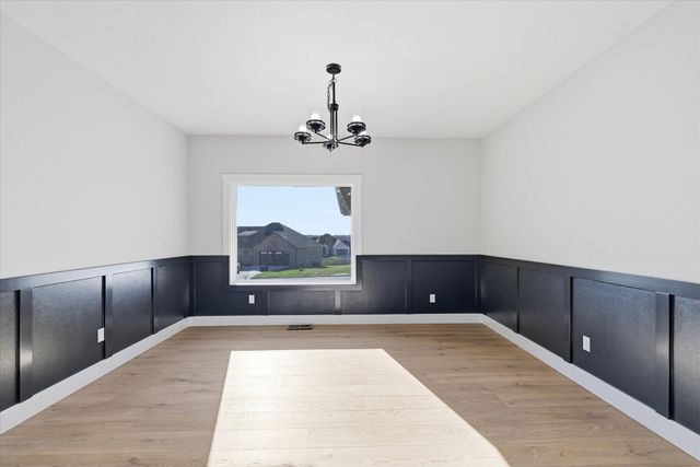 5555 E Wild Horse Drive, Springfield, MO 65802