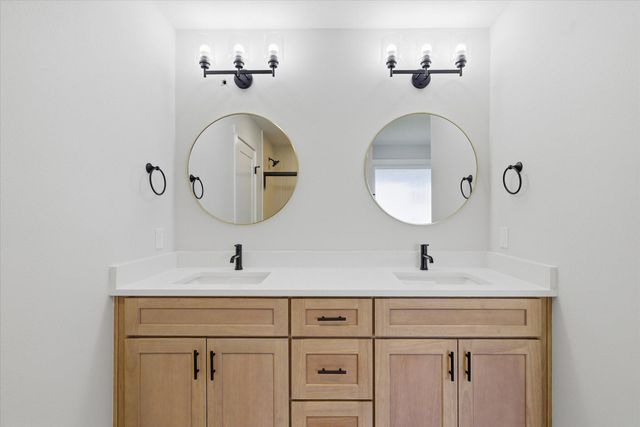 5555 E Wild Horse Drive, Springfield, MO 65802