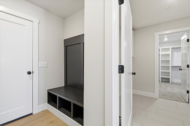 5555 E Wild Horse Drive, Springfield, MO 65802