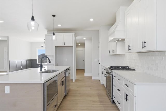 5555 E Wild Horse Drive, Springfield, MO 65802