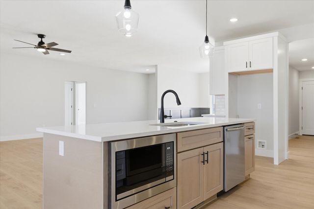 5555 E Wild Horse Drive, Springfield, MO 65802