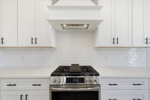 5555 E Wild Horse Drive, Springfield, MO 65802