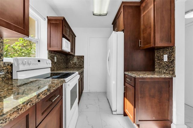 10903 N Kendall Dr 222, Miami, FL 33176