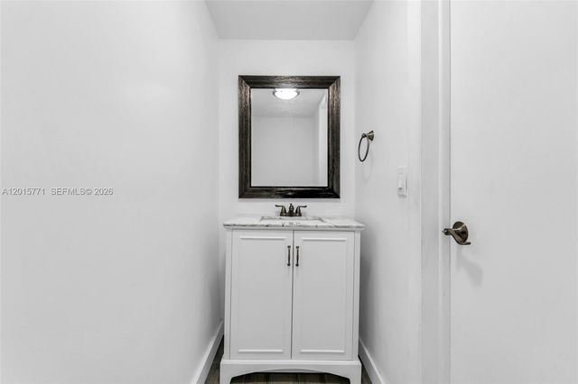 10903 N Kendall Dr 222, Miami, FL 33176