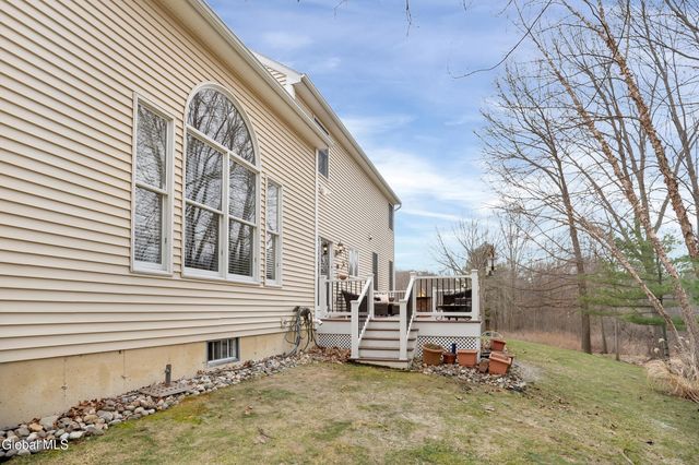 22 Wayfield Lane, Colonie, NY 12047