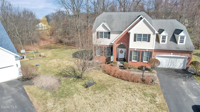 22 Wayfield Lane, Colonie, NY 12047