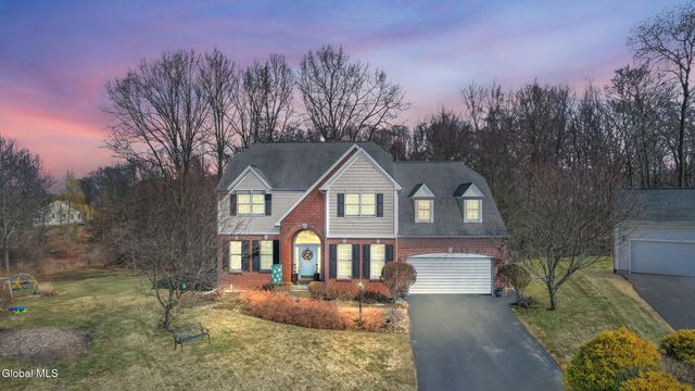 22 Wayfield Lane, Colonie, NY 12047