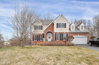 22 Wayfield Lane, Colonie, NY 12047