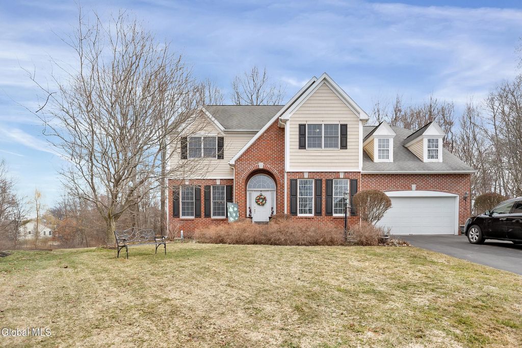 22 Wayfield Lane, Colonie, NY 12047