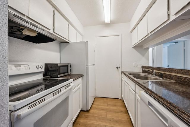 768 Memorial Mews Street 4, Houston, TX 77079