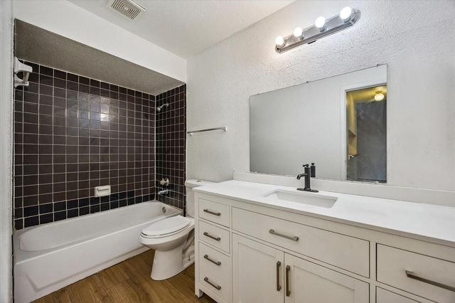 768 Memorial Mews Street 4, Houston, TX 77079