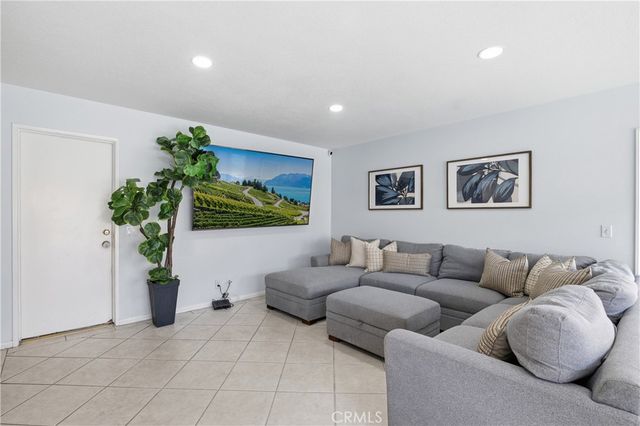 4395 Avenida Carmel, Cypress, CA 90630