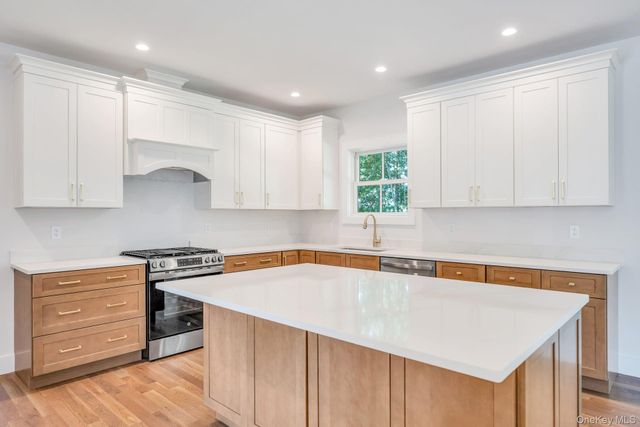 84 W James Hawkins Road, Moriches, NY 11955