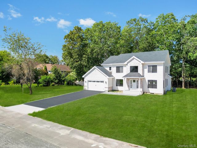 84 W James Hawkins Road, Moriches, NY 11955