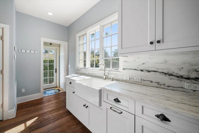 1102 PALM VIEW AVENUE, Belleair, FL 33756