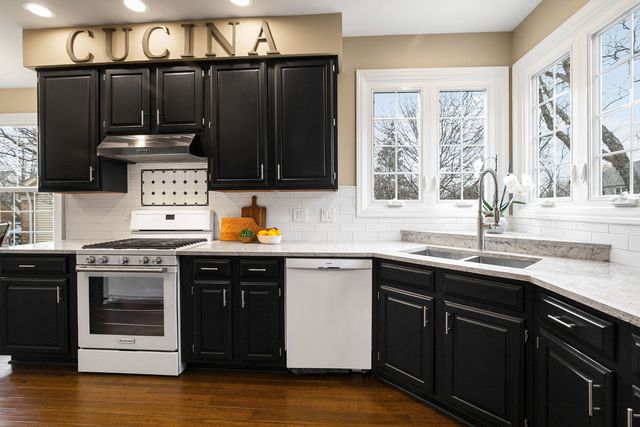 1145 Oxford Lane, Lake Zurich, IL 60047