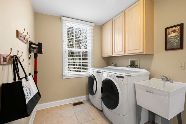 1145 Oxford Lane, Lake Zurich, IL 60047