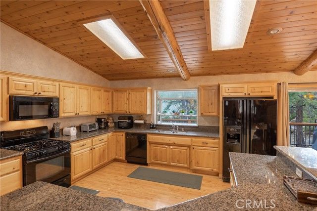 166 N Teakwood, Big Bear Lake, CA 92315