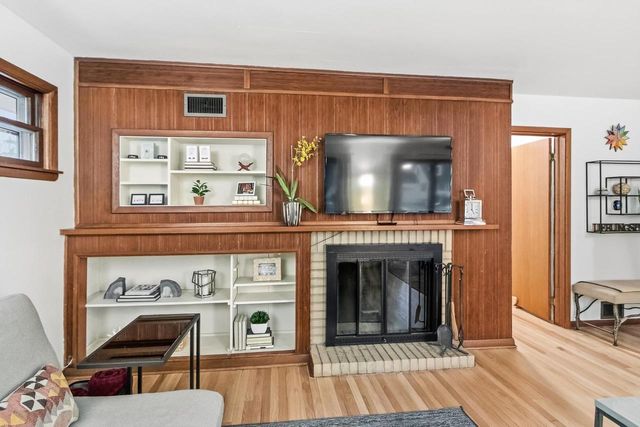 555 Glen Drive, Madison, WI 53711