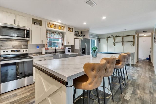 24050 CORTEZ BOULEVARD, Brooksville, FL 34601