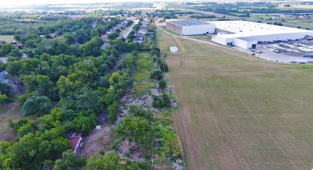 2313 W Lake DR, Taylor, TX 76574