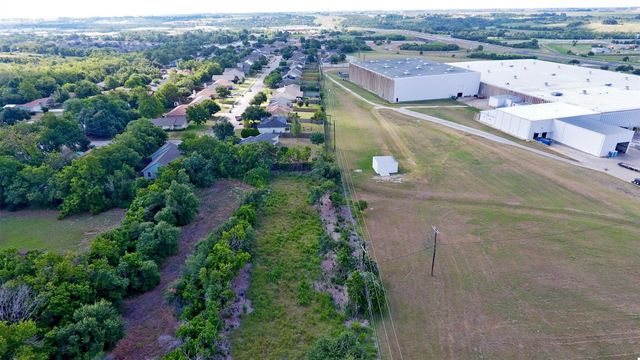 2313 W Lake DR, Taylor, TX 76574