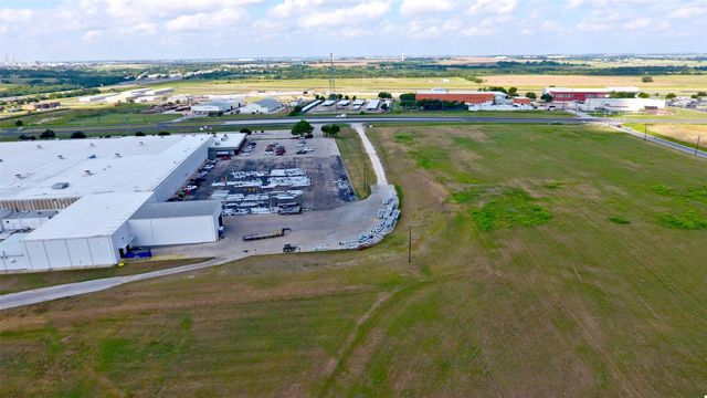 2313 W Lake DR, Taylor, TX 76574