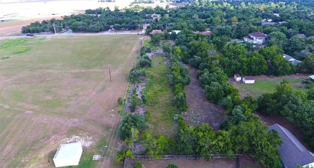 2313 W Lake DR, Taylor, TX 76574