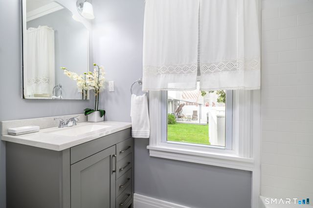 28 Sutton Drive West, Stamford, CT 06906