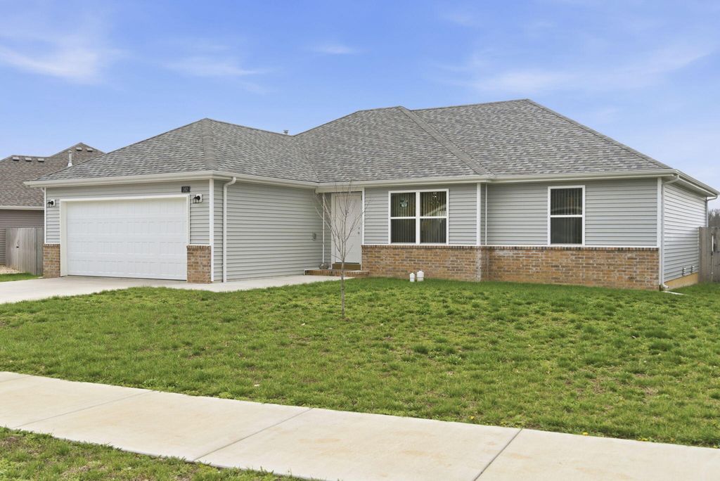 162 E Melton Road, Ozark, MO 65721