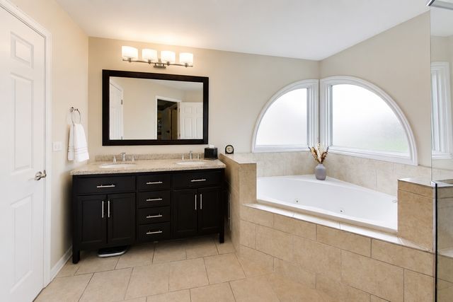 639 N Newkirk Lane, Palatine, IL 60074
