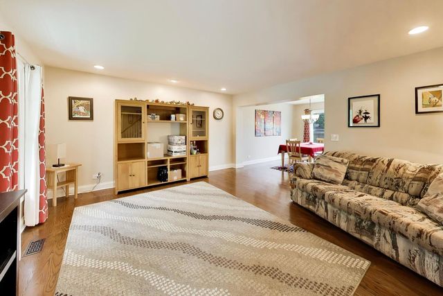 639 N Newkirk Lane, Palatine, IL 60074