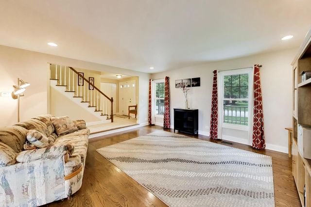 639 N Newkirk Lane, Palatine, IL 60074