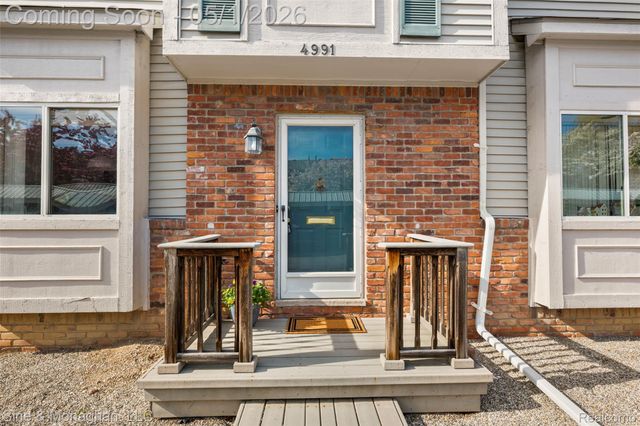 4991 Crooks Road, Royal Oak, MI 48073