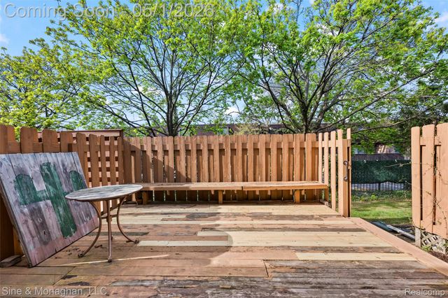 4991 Crooks Road, Royal Oak, MI 48073