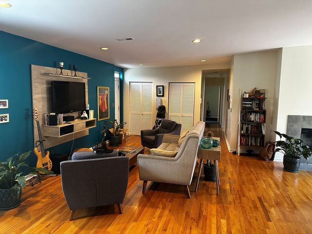 4014 S Drexel Boulevard 4R, Chicago, IL 60653