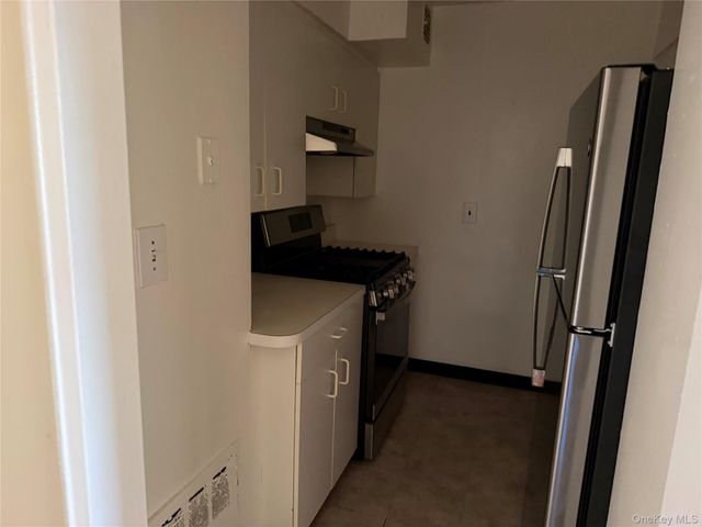 120 S Park Avenue 2-B, Rockville Centre, NY 11570