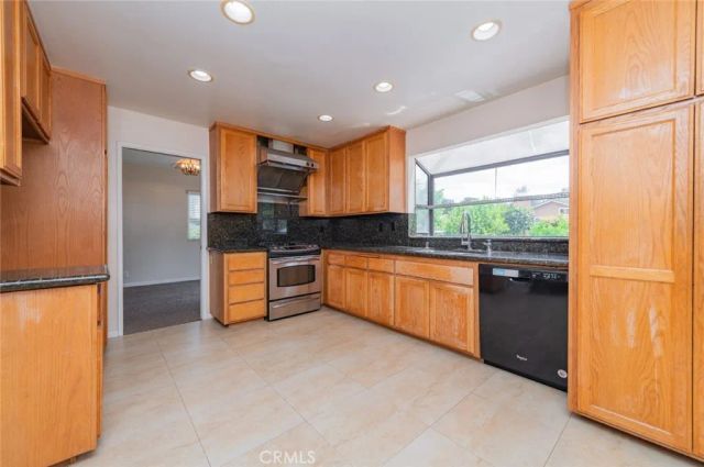 8 Quiet Hollow Road, Phillips Ranch, CA 91766